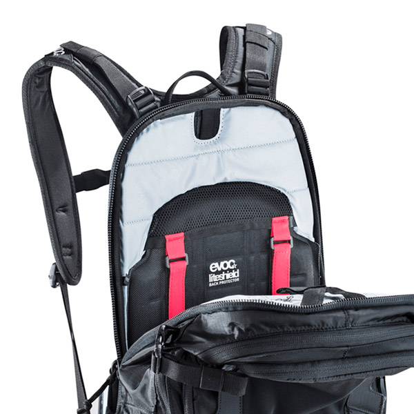 CARNIVALBIKES-Mochila-Evoc-Fr-Trail-Blackline-Black-20-LITROS-DISTRIBUIDOR-CHILE-MTB-ENDURO-GRAVEL-MONTANISMO