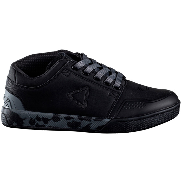 carnivalbikes-Zapatilla-mtb-Leatt-3-Flatpedal-black-negra-distribuidor-chile-enduro-downhill