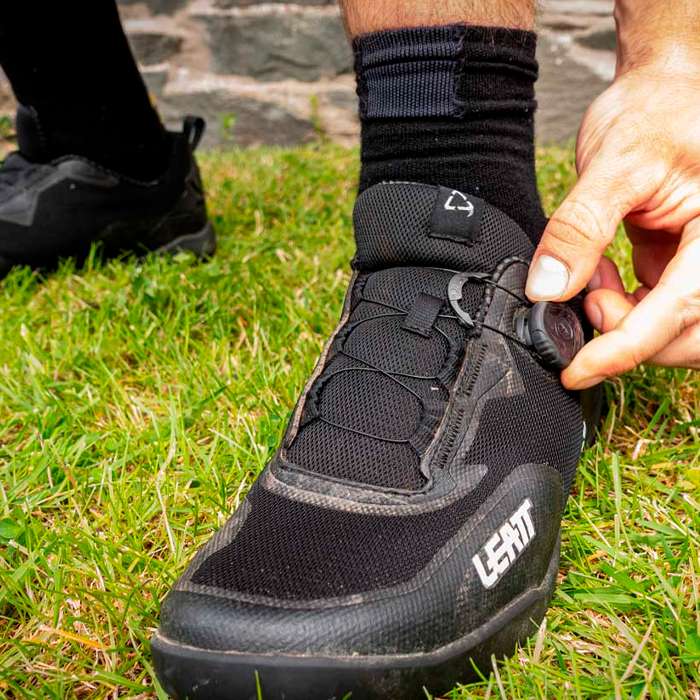 carnivalbikes-chile-Zapatilla-Leatt-6-Clip-stealth-negra-envio-a-todo-el-pais-tienda-venta-mtb-enduro-ciclismo-2
