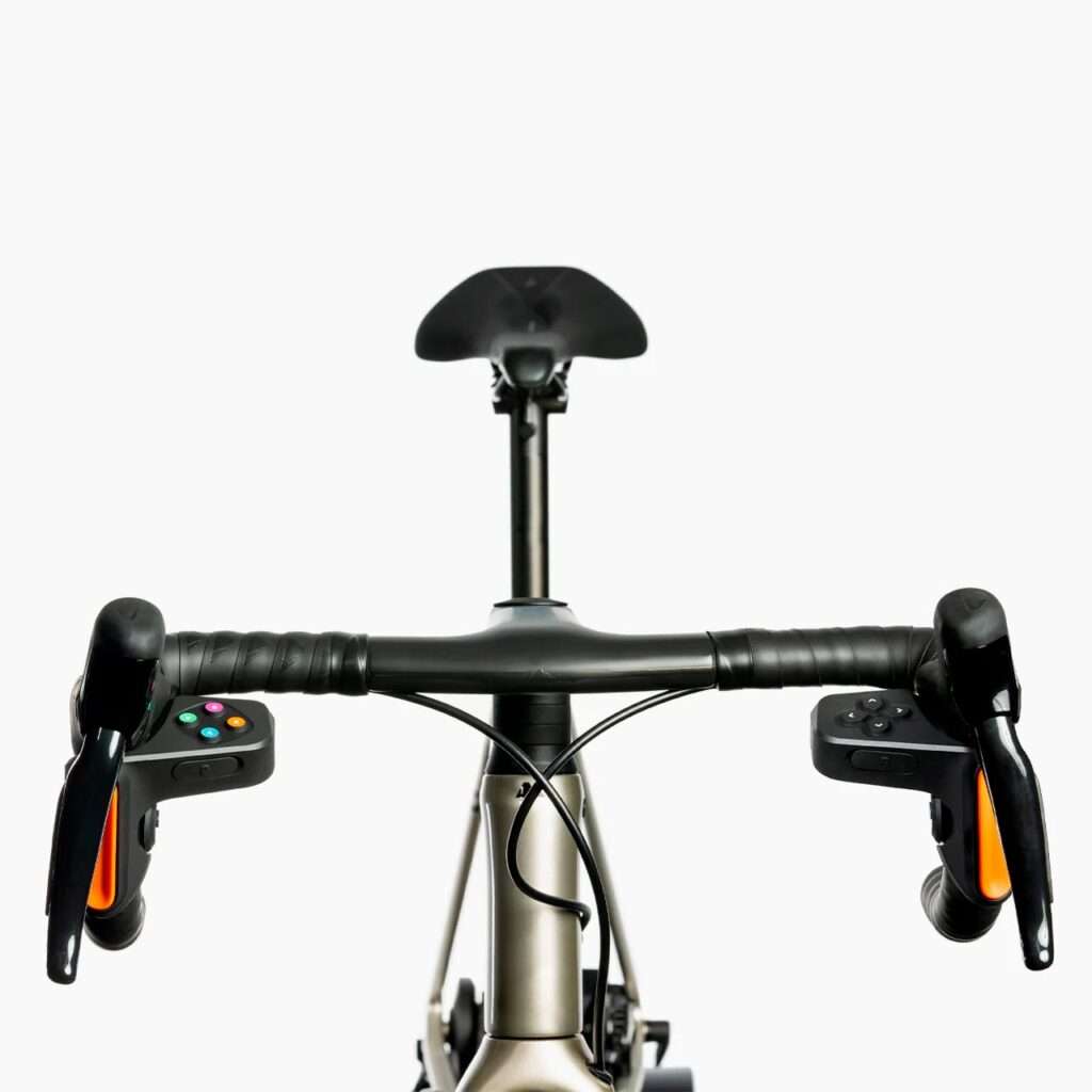 carnivalbikes-chile-Convierte-tu-Rodillo-y-bicicleta-en-una-verdadera-videoconsola-con-los-controles-ZWIFT-PLAY-indoor-training