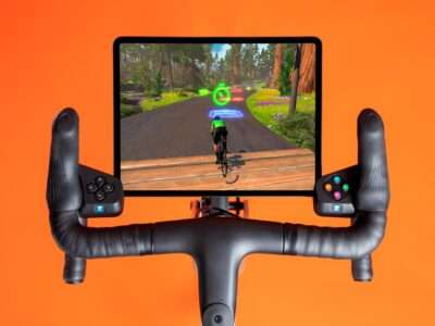 carnivalbikes-chile-Convierte-tu-Rodillo-y-bicicleta-en-una-verdadera-videoconsola-con-los-controles-ZWIFT-PLAY-indoor-training