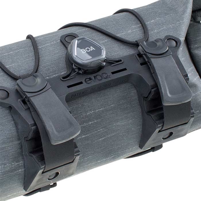 carnivalbikes-chile-Bolso-Evoc-Handlebar-Pack-Boa-Wp-25-Carbon-Grey-tienda-venta-gravel-mtb-ruta-envio-a-todo-el-pais-2