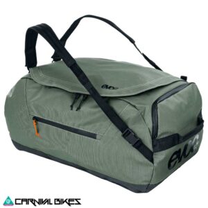 Vista frontal del bolso Evoc Duffle 60L en color oliva oscuro y negro