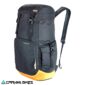 Vista lateral de la mochila EVOC Mission 22L negra mostrando su perfil delgado