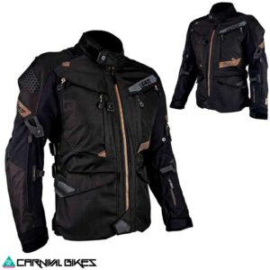 Vista lateral de la chaqueta Leatt MultiTour Stealth. Corte aerodinámico, mangas articuladas y protección integrada para motoristas