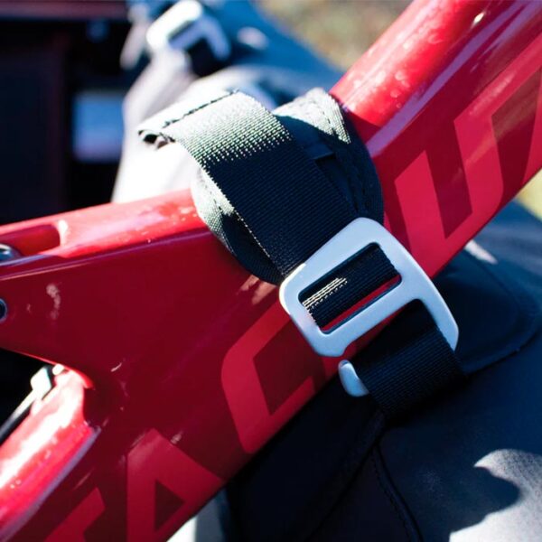 carnivalbikes-chie-Portabicicletas-Pad-Portalon-Pick-up-Yakima-Gatekeeper-Medium-Black-tienda-venta-envio-a-todo-el-pais