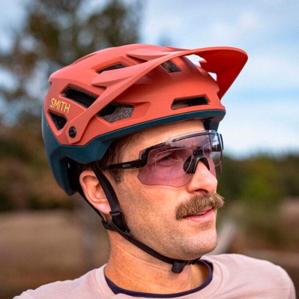 Casco SMITH Payroll Mips Sedona Pacific usado por ciclista
