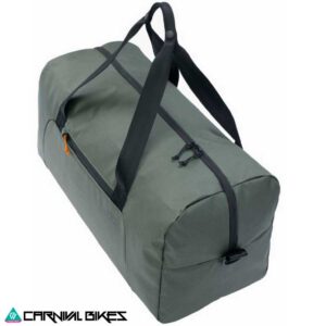 Vista frontal del bolso Evoc Weekender 40L color oliva oscuro y negro.