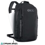 Mochila Evoc Commute 22L negra vista frontal