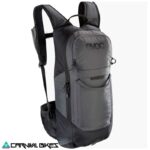 Vista frontal mochila Evoc FR Lite Race 10L gris carbón y negro