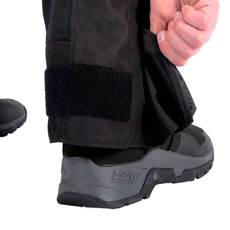 carnivalbikes-chile-Pantalón-Leatt-Moto-ADV-FlowTour-55-V25-Stealth-envio-a-todo-el-pais-3