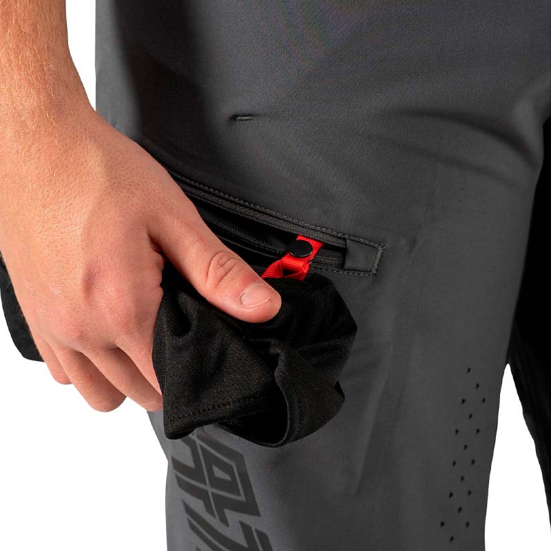 carnivalbikes-chile-Short-Leatt-MTB-Gravity-40-V25-Graphite-envio-a-todo-el-pais-2