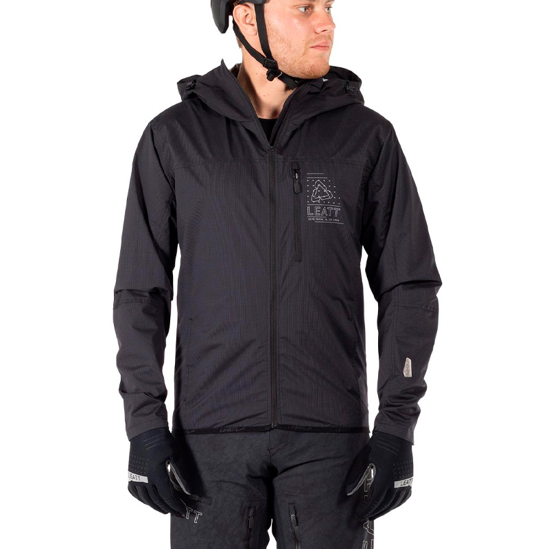 Cortaviento Leatt MTB – Vista frontal con ciclista