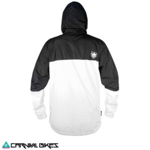 Vista posterior chaqueta TSG cortaviento blanca y negra