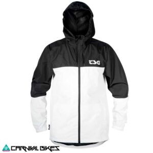 Vista frontal chaqueta TSG cortaviento blanca y negra