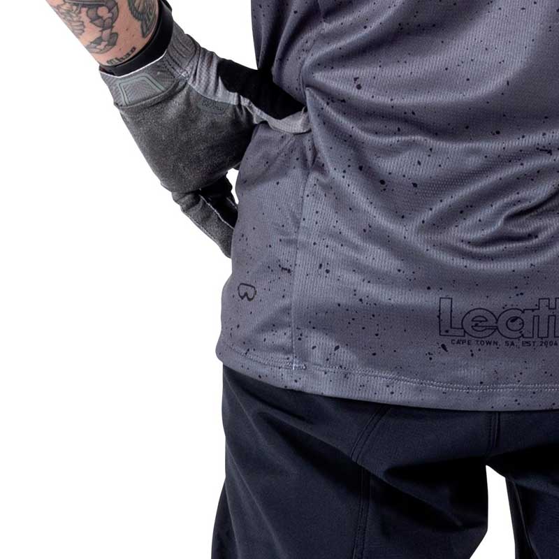 Jersey-Leatt-MTB-Manga-Corta-Enduro-3-V25-Grafito-carnivalbikes-chile-3