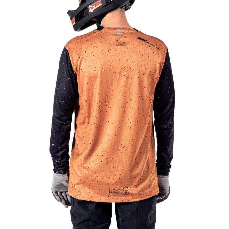 Jersey Leatt MTB Enduro 4.0 V25 Rust – Usado por Rider
