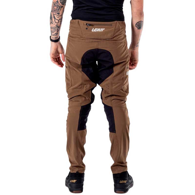 Pantalón Leatt MTB Enduro 3.0 Loam – Con Rider desde Atrás