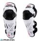 Vista combinada frontal y lateral de las rodilleras Leatt Moto Dual Axis Pro blancas. Diseño articulado, protección avanzada y gran cobertura para motocross y enduro