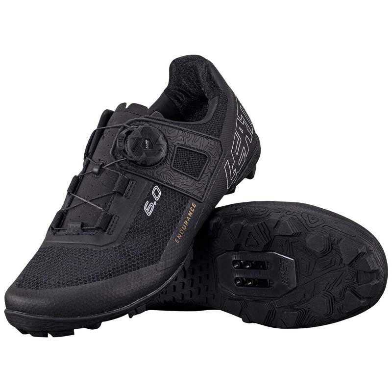 Vista frontal de las zapatillas Leatt PRO 6 V25 Mujer. Estilo agresivo, ventilación frontal y diseño deportivo.