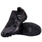 Vista frontal de las zapatillas Leatt MTB PRO 8 Race V25 en color negro. Estilo agresivo, ajuste firme y ventilación frontal para ciclistas exigentes.